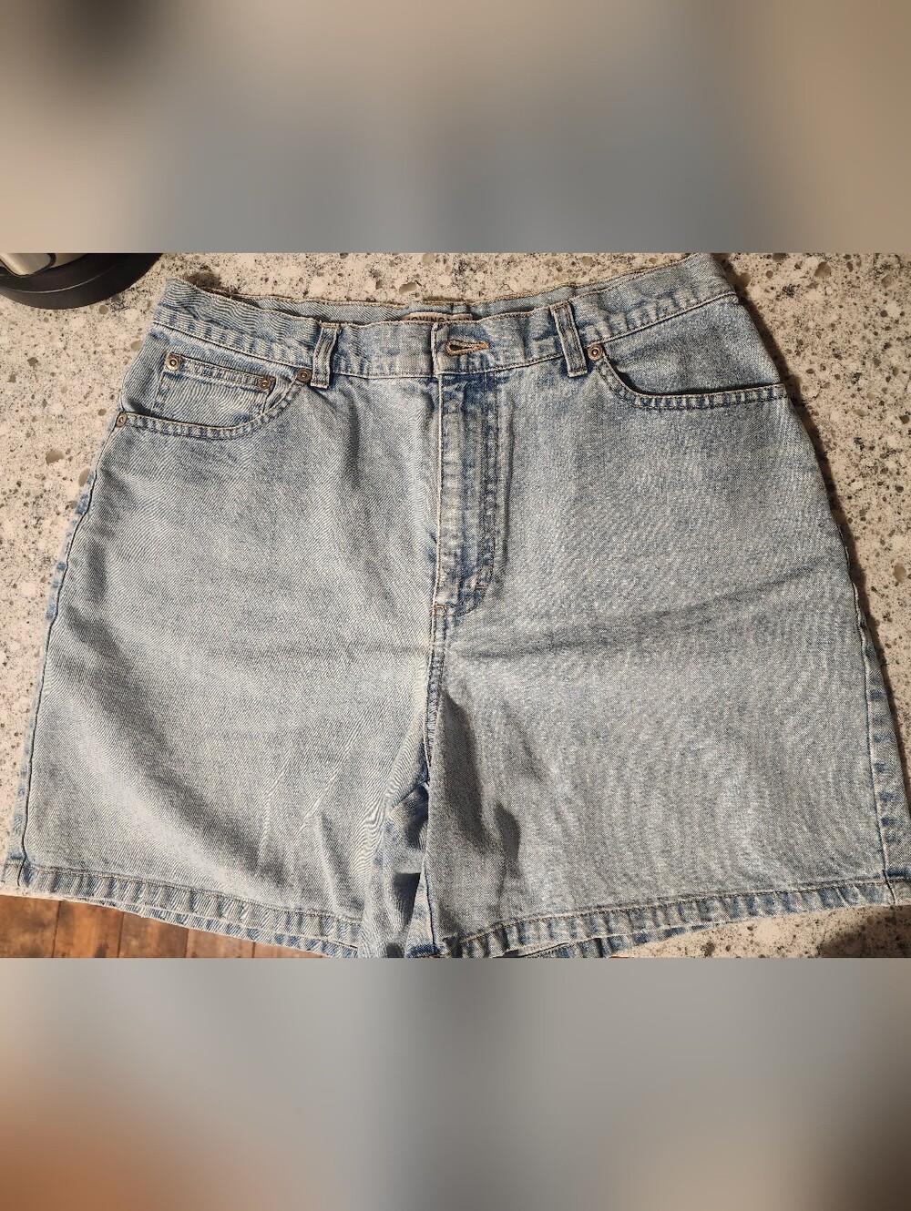 Covington Light Wash Relaxed Fit 100% Cotton Womens Jeam Shorts